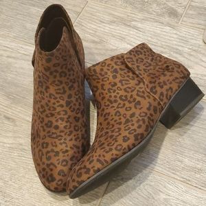 Maurices Cheetah Print booties